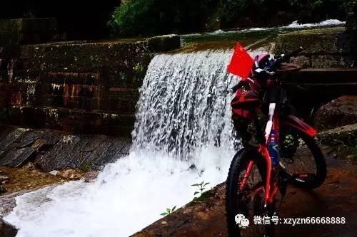 海南省政协八届二次会议隆重开幕 冯飞刘小明沈丹阳到会祝贺 李荣灿作工作报告