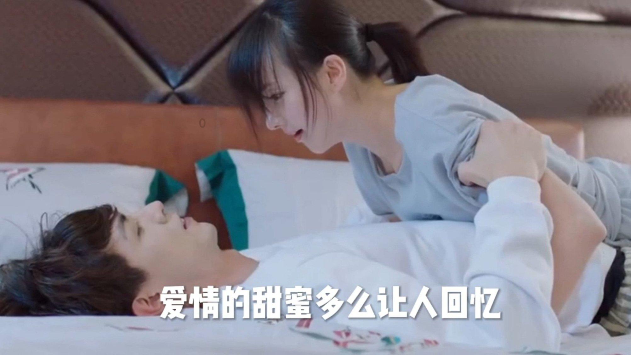 女生上一对一辅导明明已经很困,却仍不忘回答问题