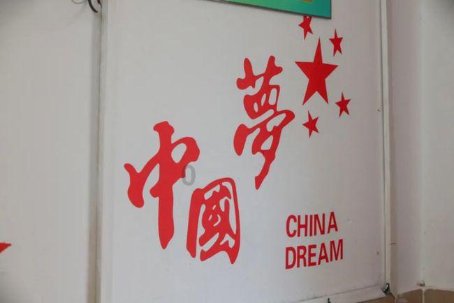 妈这个字可以组什么词游戏画面